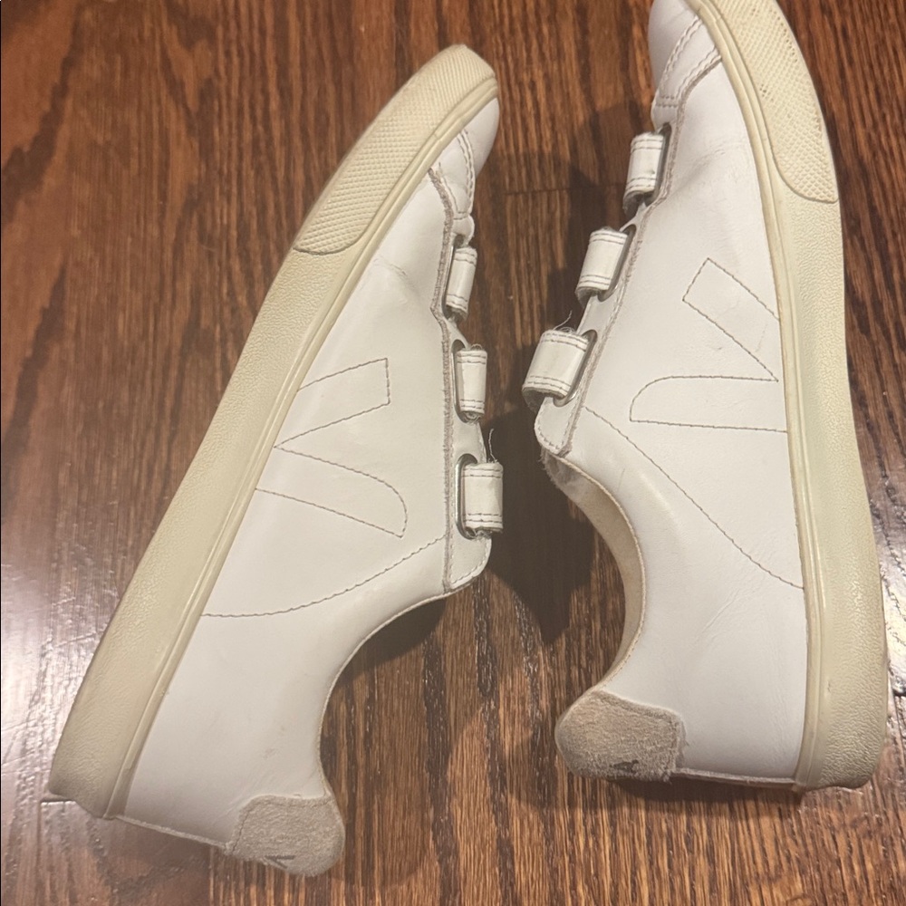 Veja Velcro Leather Sneakers Size 9 - Picture 4 of 5